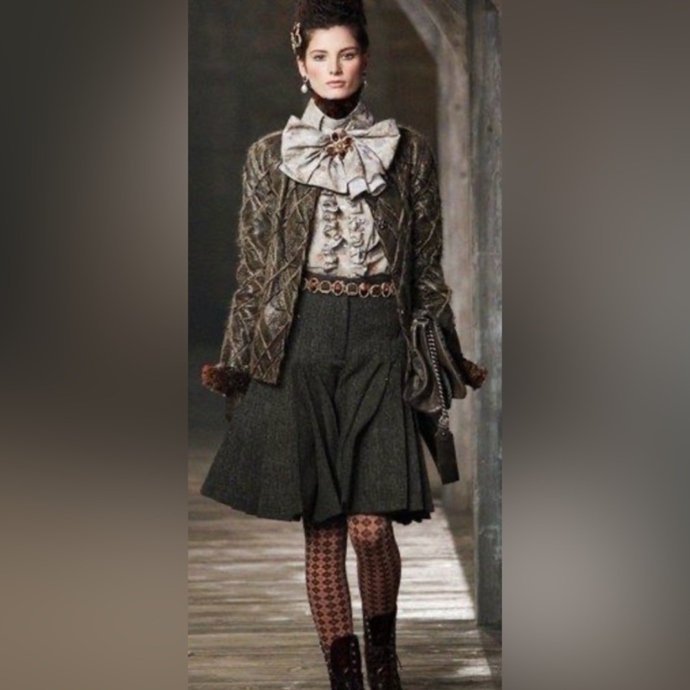 Authentic CHANEL Patterned tights in pink and olive color